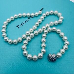 Tiffany & Co Signature 18K White Gold 6-6.5 mm Akoya Pearl Necklace w Packaging